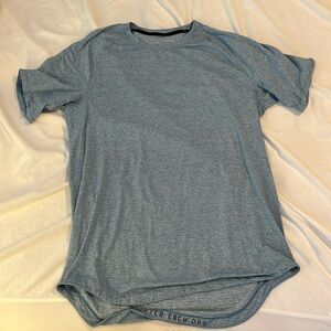 Men’s Lululemon License to Train Short Sleeve T Shirt, Light Blue, Size Large